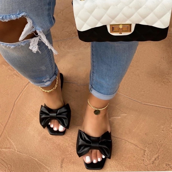 💗💗8.5  💗💗Princess bows  Black color only - Picture 2 of 6